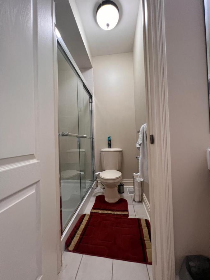 Spacious Detached In Брамптън Екстериор снимка